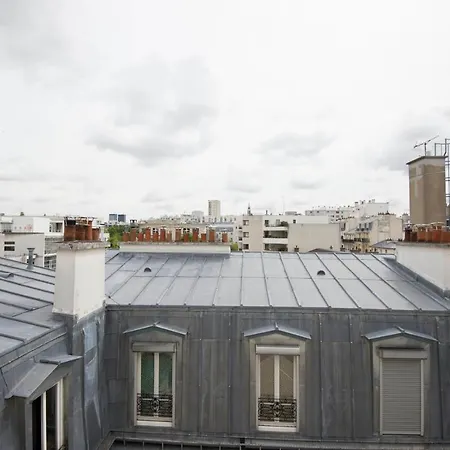 Bright Apt Near Nation