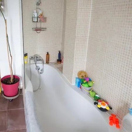Bright Apt Near Nation Paris